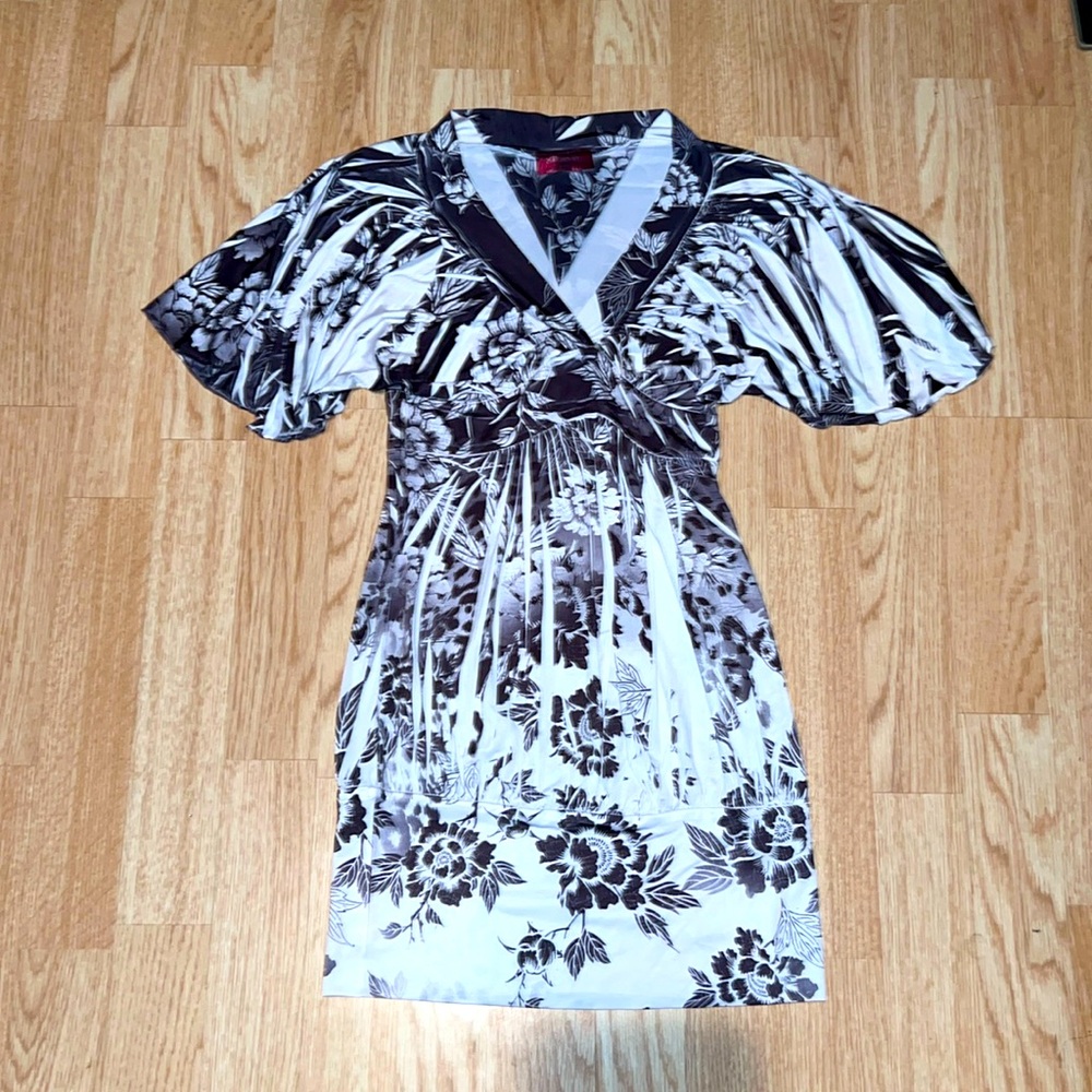 Shasa Black and White Floral Top Size Small